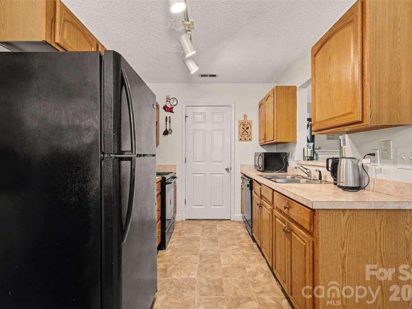 1440 Bells Knox Road, Charlotte, NC 28214.  MLS# CAR4392772, YatesRealty ID 34937. 