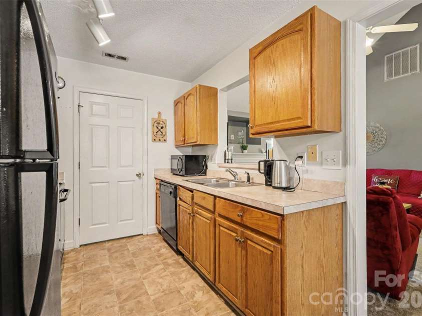 1440 Bells Knox Road, Charlotte, NC 28214.  MLS# CAR4392772, YatesRealty ID 34937. 