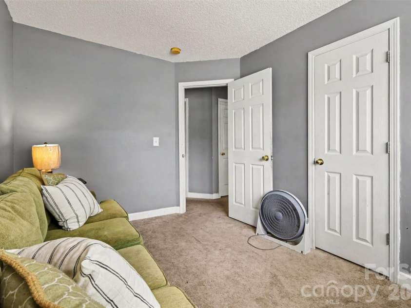 1440 Bells Knox Road, Charlotte, NC 28214.  MLS# CAR4392772, YatesRealty ID 34937. 