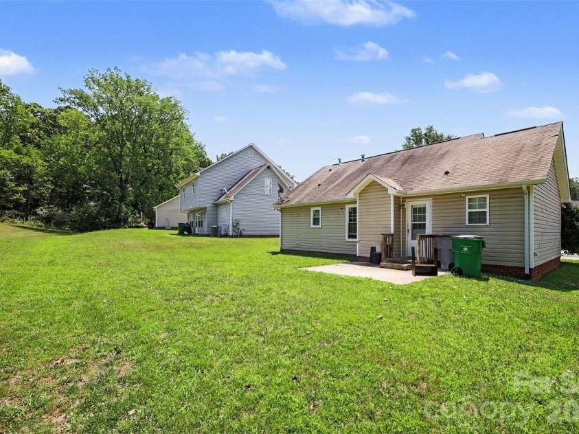 1440 Bells Knox Road, Charlotte, NC 28214.  MLS# CAR4392772, YatesRealty ID 34937. 