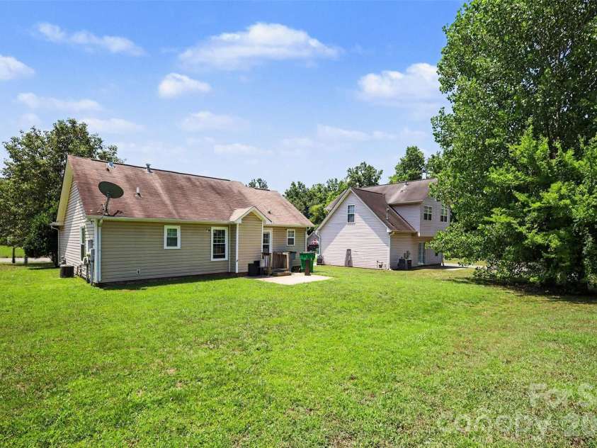 1440 Bells Knox Road, Charlotte, NC 28214.  MLS# CAR4392772, YatesRealty ID 34937. 