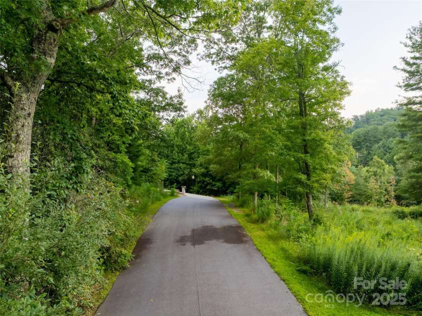 407 Melnick Terrace, Asheville, NC 28803.  MLS# CAR4296662, YatesRealty ID 34937. 