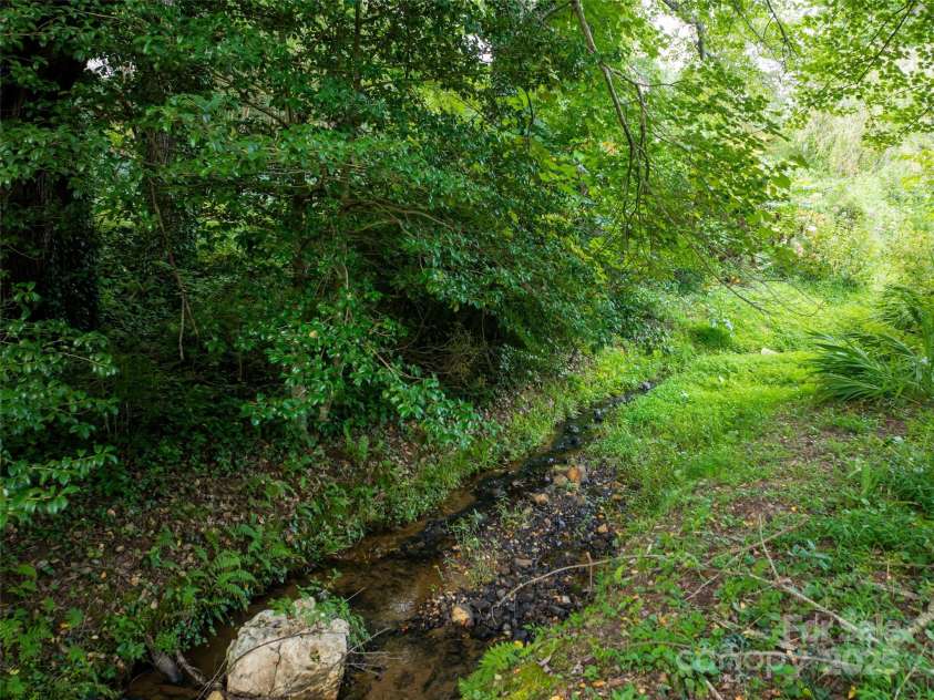 407 Melnick Terrace, Asheville, NC 28803.  MLS# CAR4296662, YatesRealty ID 34937. 