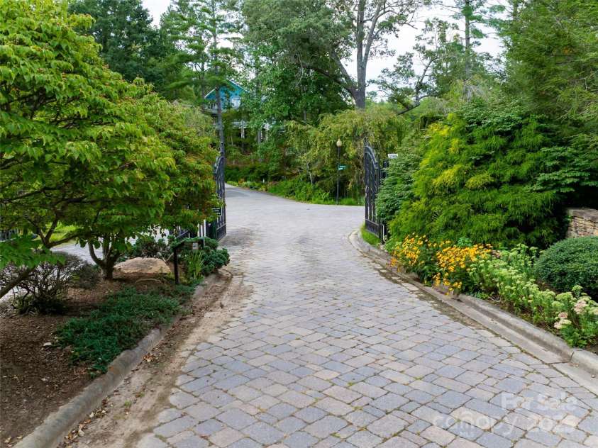 407 Melnick Terrace, Asheville, NC 28803.  MLS# CAR4296662, YatesRealty ID 34937. 