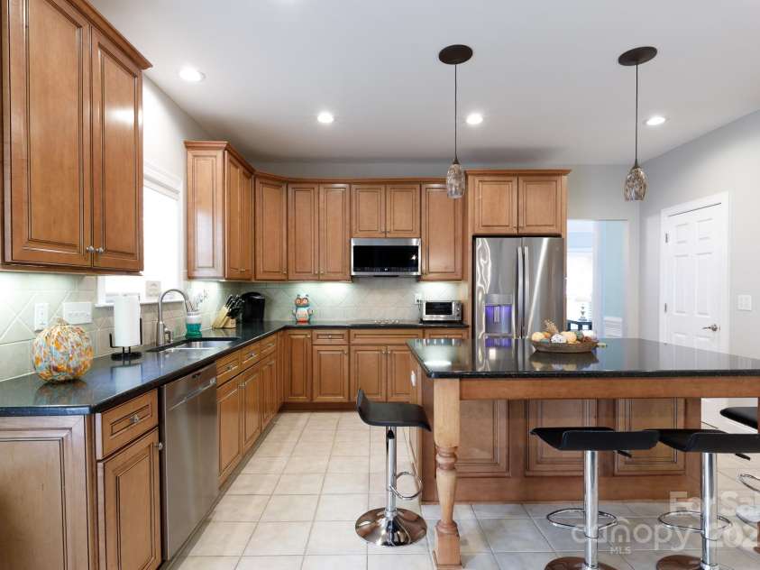 905 Patricians Lane, Monroe, NC 28110.  MLS# CAR4255344, YatesRealty ID 34938. All new appliances, pantry, work island, task lighting