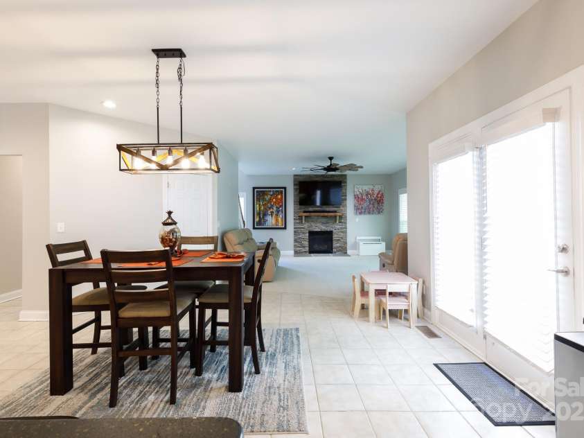 905 Patricians Lane, Monroe, NC 28110.  MLS# CAR4255344, YatesRealty ID 34938. Breakfast room w/ load of natural light and exit to back yard/deck !