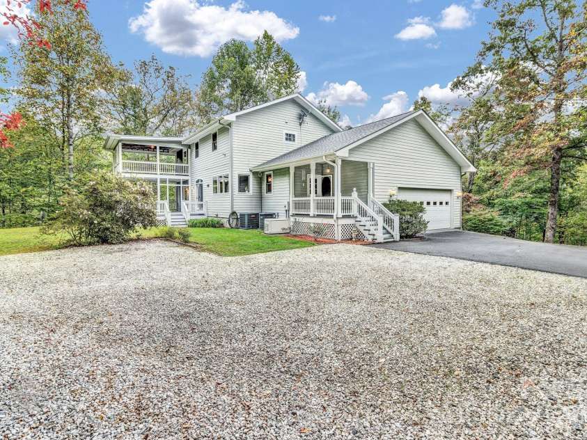 39 Lambert Lane, Black Mountain, NC 28711.  MLS# CAR4397527, YatesRealty ID 34939. 