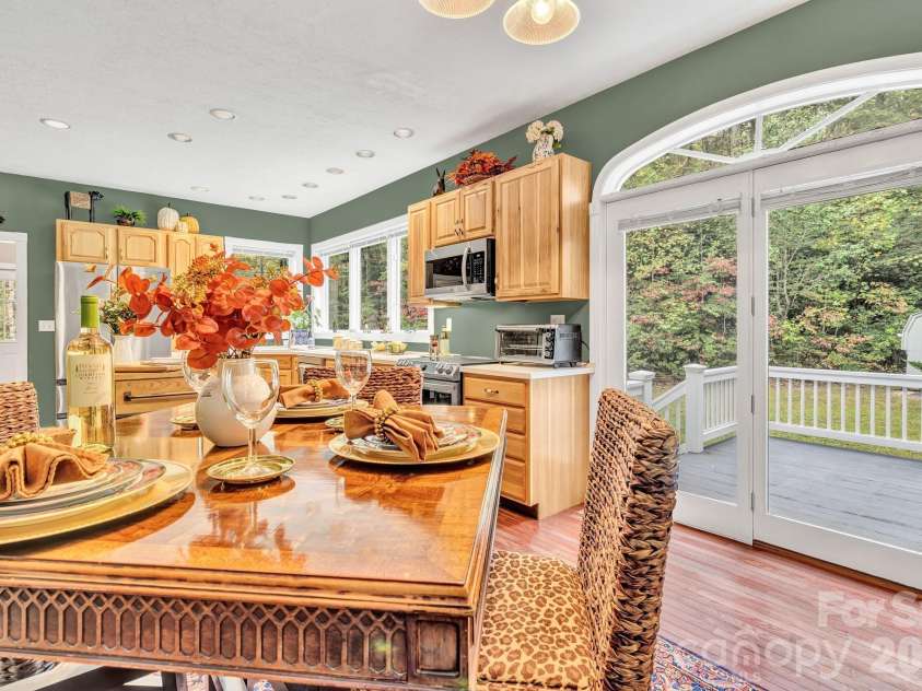 39 Lambert Lane, Black Mountain, NC 28711.  MLS# CAR4397527, YatesRealty ID 34939. 