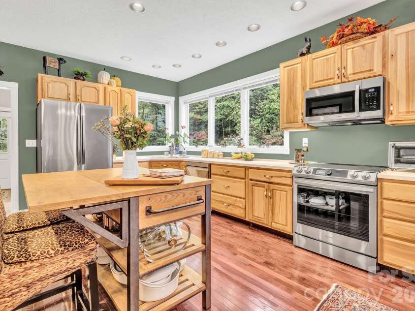 39 Lambert Lane, Black Mountain, NC 28711.  MLS# CAR4397527, YatesRealty ID 34939. 