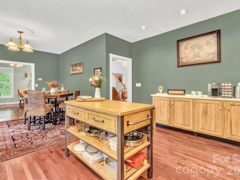 39 Lambert Lane, Black Mountain, NC 28711.  MLS# CAR4397527, YatesRealty ID 34939. 