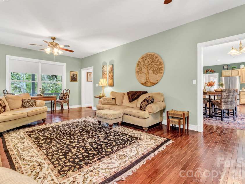 39 Lambert Lane, Black Mountain, NC 28711.  MLS# CAR4397527, YatesRealty ID 34939. 