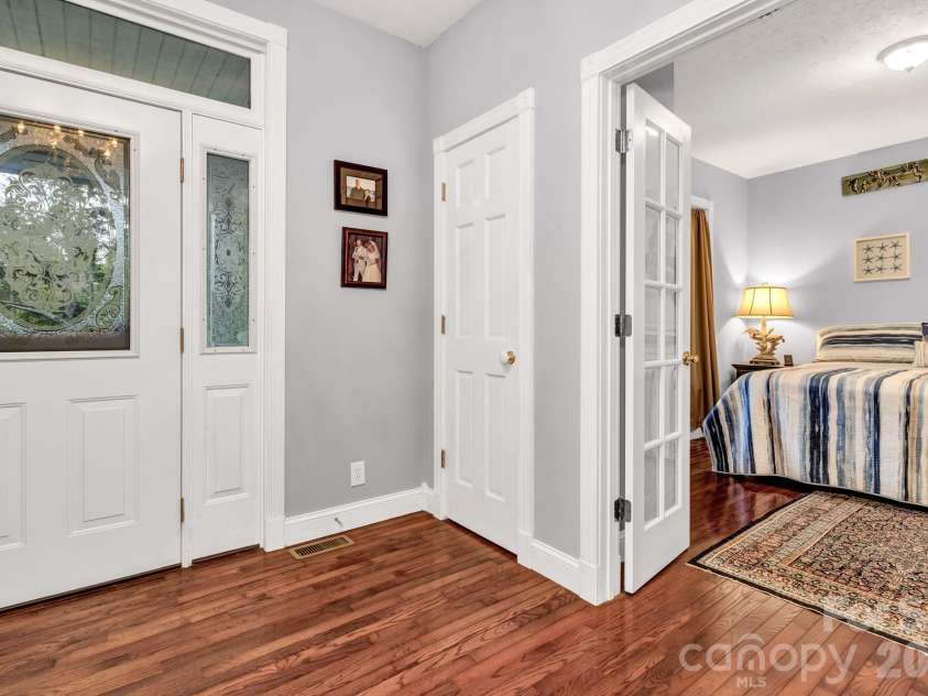 39 Lambert Lane, Black Mountain, NC 28711.  MLS# CAR4397527, YatesRealty ID 34939. 