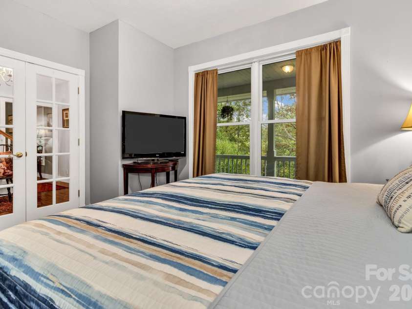 39 Lambert Lane, Black Mountain, NC 28711.  MLS# CAR4397527, YatesRealty ID 34939. 