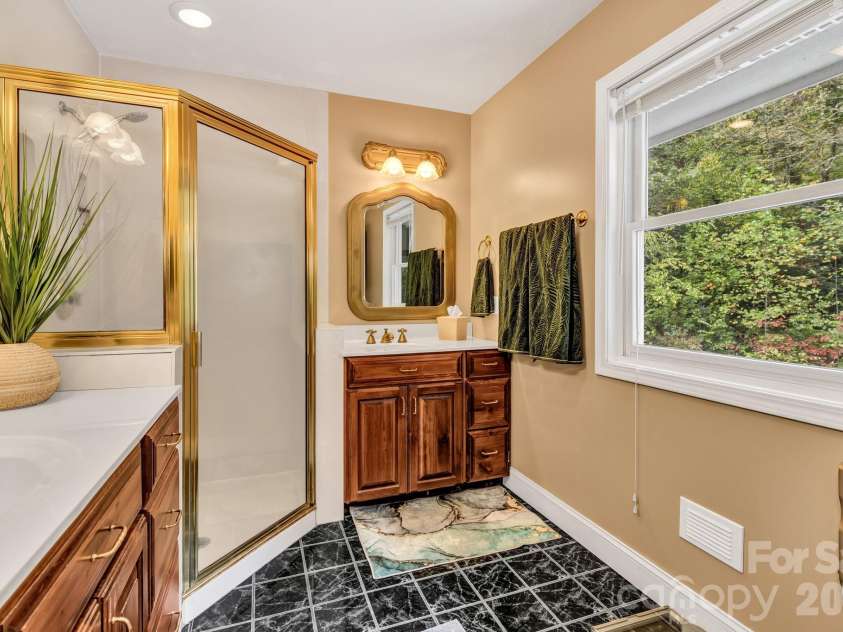39 Lambert Lane, Black Mountain, NC 28711.  MLS# CAR4397527, YatesRealty ID 34939. 