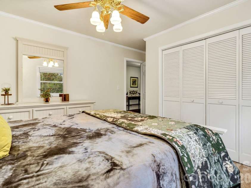 39 Lambert Lane, Black Mountain, NC 28711.  MLS# CAR4397527, YatesRealty ID 34939. 