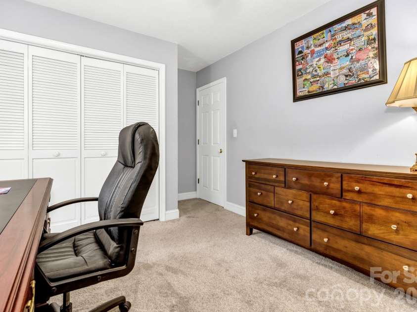 39 Lambert Lane, Black Mountain, NC 28711.  MLS# CAR4397527, YatesRealty ID 34939. 