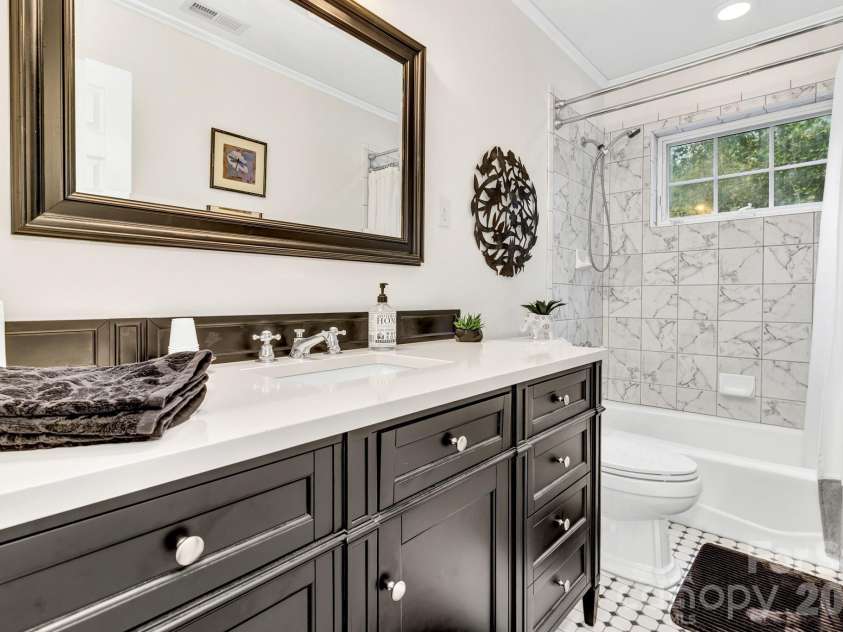 39 Lambert Lane, Black Mountain, NC 28711.  MLS# CAR4397527, YatesRealty ID 34939. 