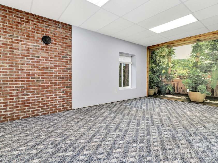 39 Lambert Lane, Black Mountain, NC 28711.  MLS# CAR4397527, YatesRealty ID 34939. 