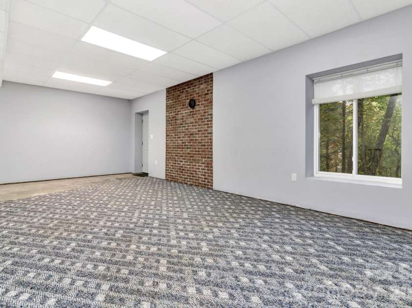 39 Lambert Lane, Black Mountain, NC 28711.  MLS# CAR4397527, YatesRealty ID 34939. 