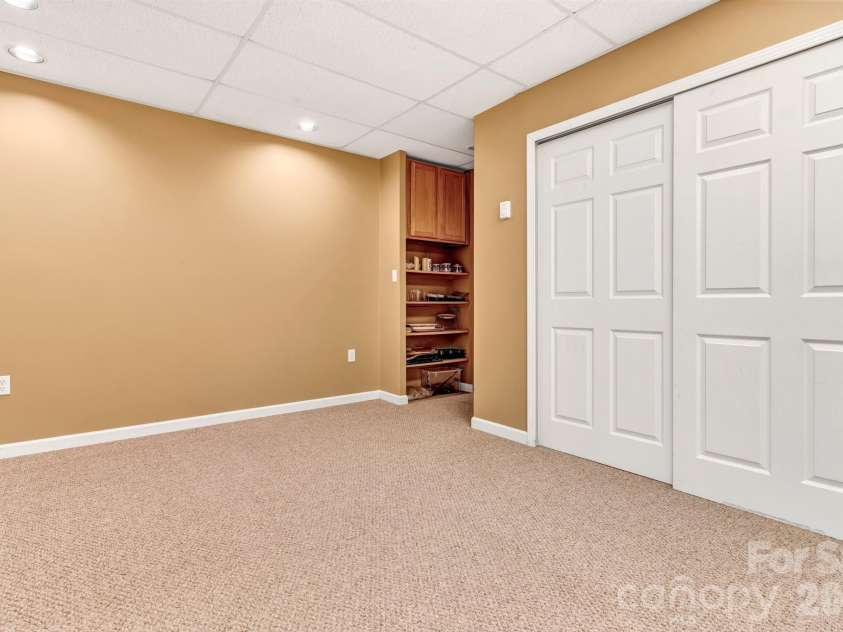 39 Lambert Lane, Black Mountain, NC 28711.  MLS# CAR4397527, YatesRealty ID 34939. 