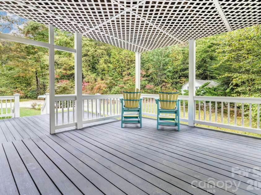 39 Lambert Lane, Black Mountain, NC 28711.  MLS# CAR4397527, YatesRealty ID 34939. 