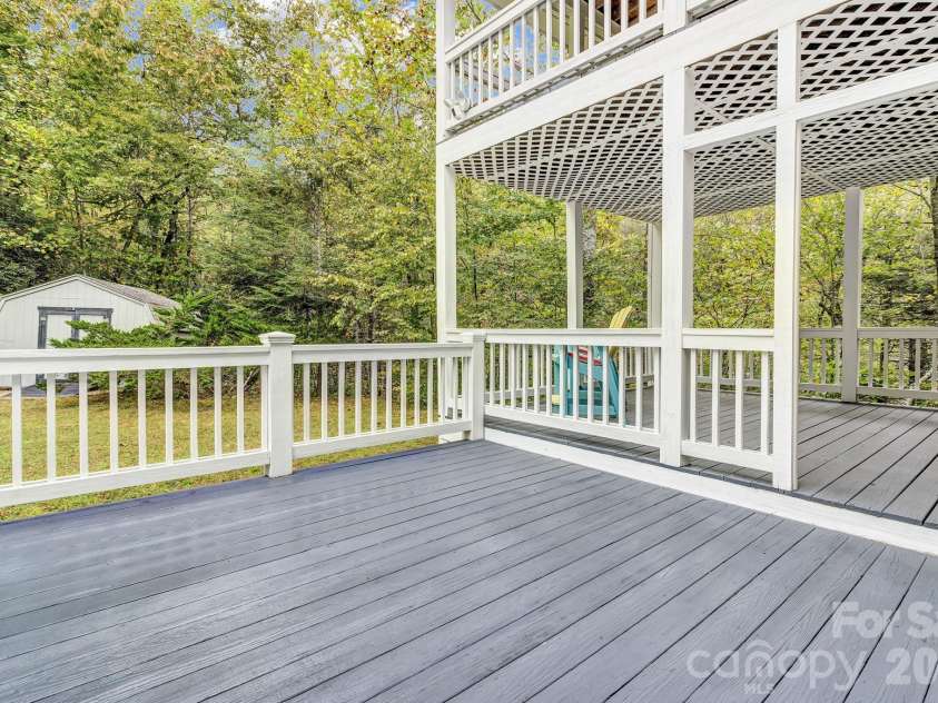 39 Lambert Lane, Black Mountain, NC 28711.  MLS# CAR4397527, YatesRealty ID 34939. 