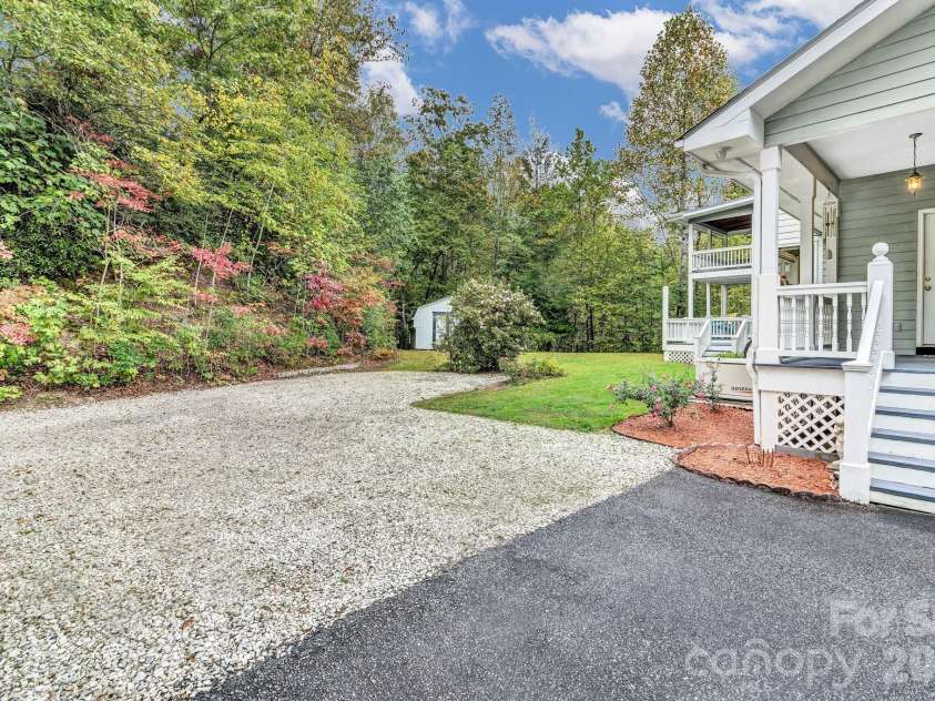 39 Lambert Lane, Black Mountain, NC 28711.  MLS# CAR4397527, YatesRealty ID 34939. 