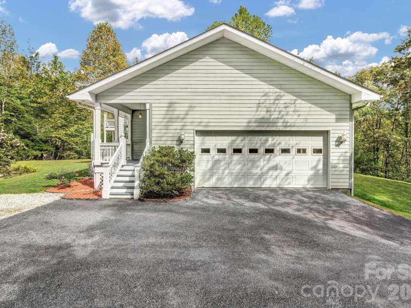 39 Lambert Lane, Black Mountain, NC 28711.  MLS# CAR4397527, YatesRealty ID 34939. 
