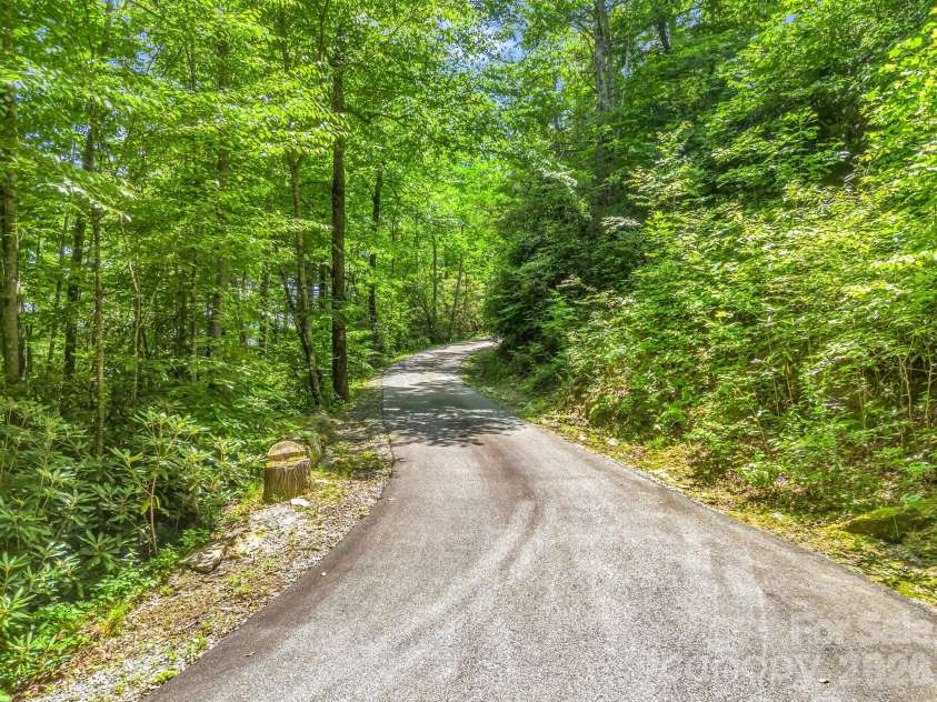 39 Lambert Lane, Black Mountain, NC 28711.  MLS# CAR4397527, YatesRealty ID 34939. 