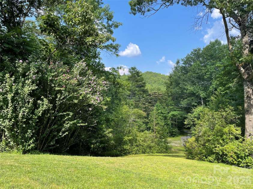 39 Lambert Lane, Black Mountain, NC 28711.  MLS# CAR4397527, YatesRealty ID 34939. 