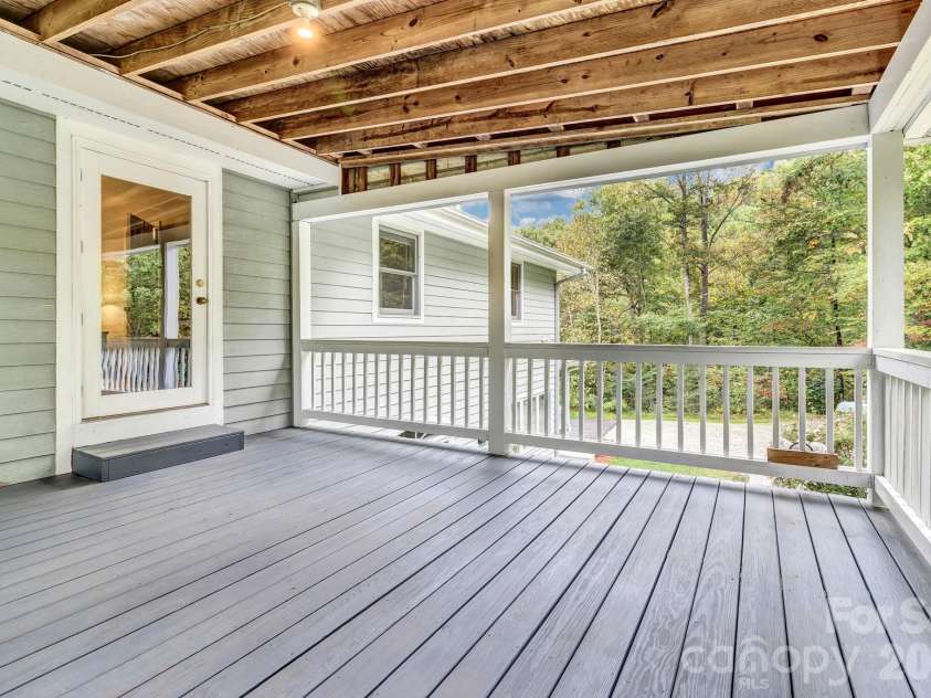 39 Lambert Lane, Black Mountain, NC 28711.  MLS# CAR4397527, YatesRealty ID 34939. Upstairs main room deck