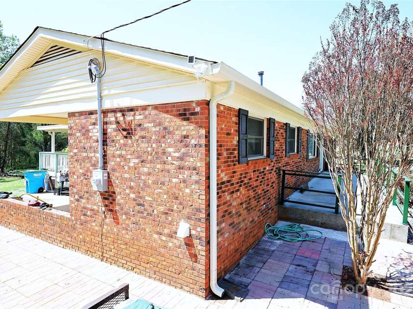 9716 Sunway Drive, Mint Hill, NC 28227.  MLS# CAR4243192, YatesRealty ID 34939. 