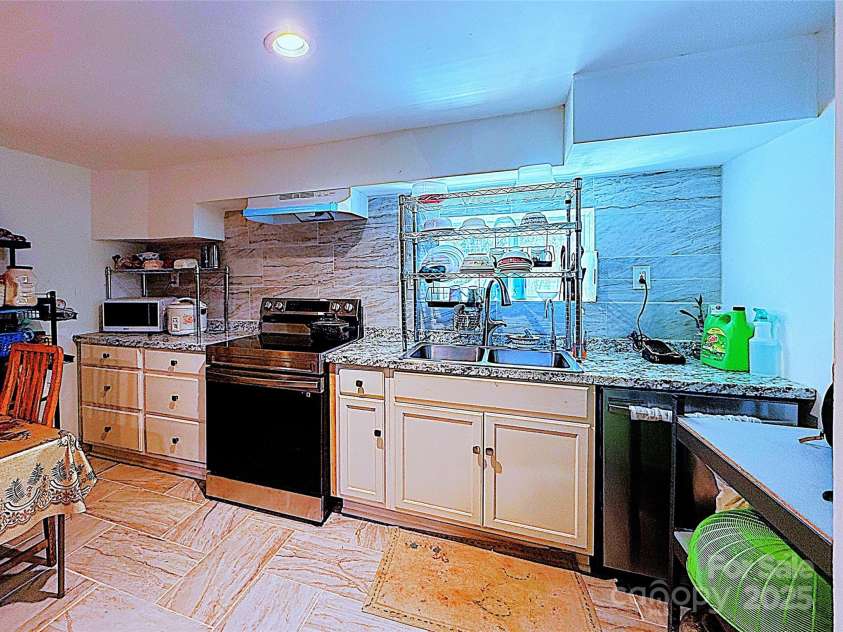 9716 Sunway Drive, Mint Hill, NC 28227.  MLS# CAR4243192, YatesRealty ID 34939. 