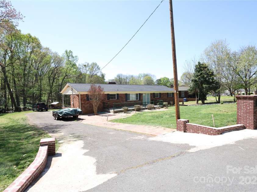 9716 Sunway Drive, Mint Hill, NC 28227.  MLS# CAR4243192, YatesRealty ID 34939. 