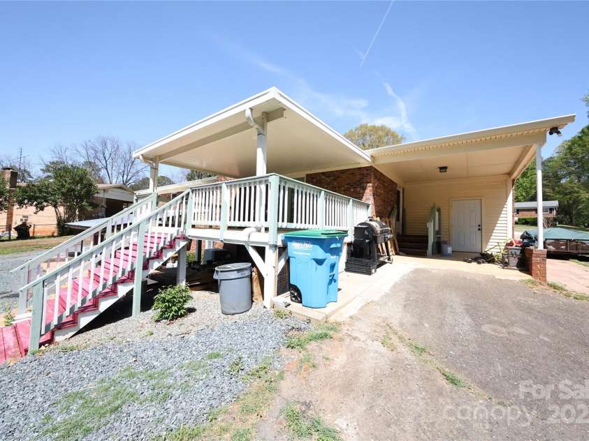9716 Sunway Drive, Mint Hill, NC 28227.  MLS# CAR4243192, YatesRealty ID 34939. 