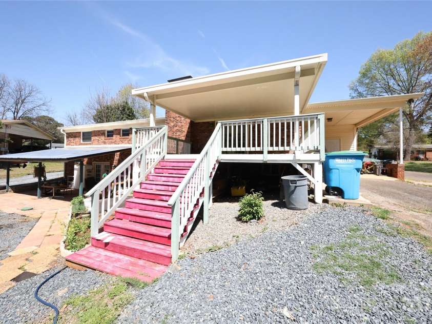 9716 Sunway Drive, Mint Hill, NC 28227.  MLS# CAR4243192, YatesRealty ID 34939. 