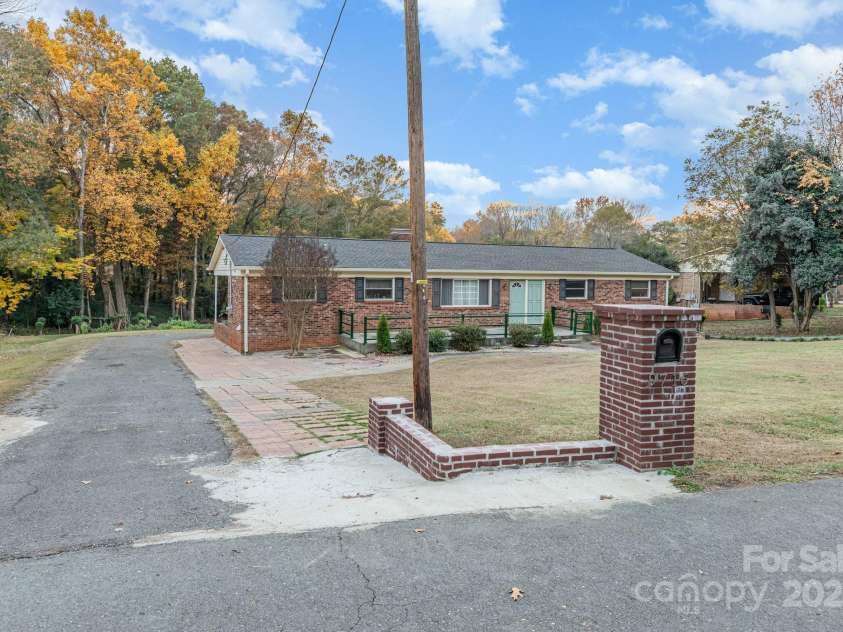 9716 Sunway Drive, Mint Hill, NC 28227.  MLS# CAR4321124, YatesRealty ID 34939. 