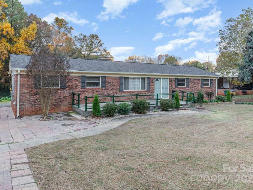 9716 Sunway Drive, Mint Hill, NC 28227.  MLS# CAR4321124, YatesRealty ID 34939. 