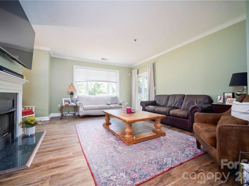 5609 Fairview Road, Charlotte, NC 28209.  MLS# CAR4374465, YatesRealty ID 34941. 