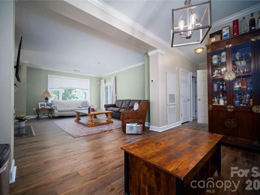 5609 Fairview Road, Charlotte, NC 28209.  MLS# CAR4374465, YatesRealty ID 34941. 