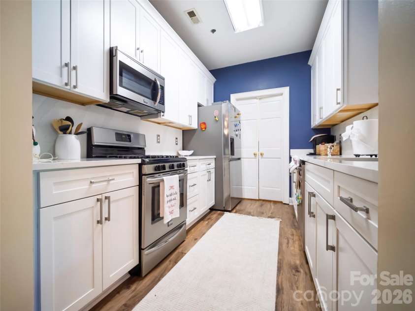 5609 Fairview Road, Charlotte, NC 28209.  MLS# CAR4374465, YatesRealty ID 34941. 