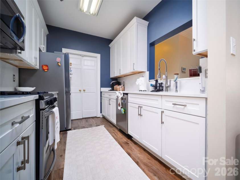 5609 Fairview Road, Charlotte, NC 28209.  MLS# CAR4374465, YatesRealty ID 34941. 