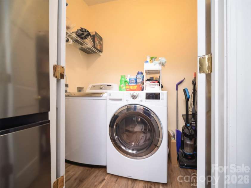 5609 Fairview Road, Charlotte, NC 28209.  MLS# CAR4374465, YatesRealty ID 34941. 