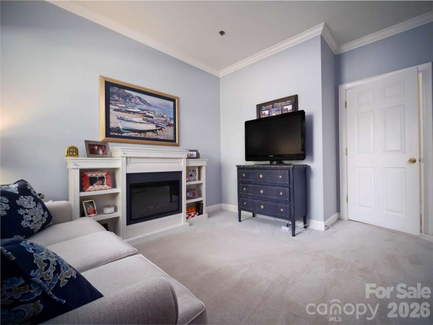 5609 Fairview Road, Charlotte, NC 28209.  MLS# CAR4374465, YatesRealty ID 34941. 