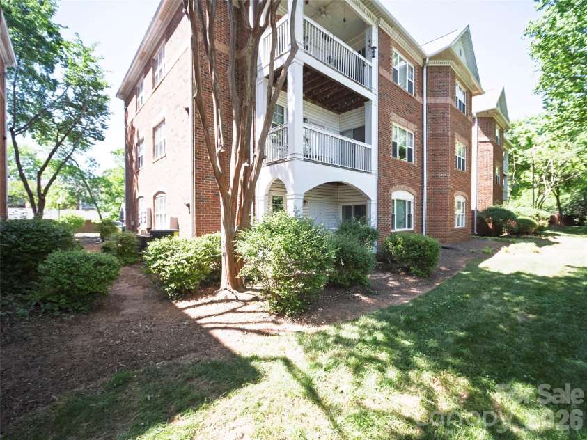 5609 Fairview Road, Charlotte, NC 28209.  MLS# CAR4374465, YatesRealty ID 34941. 