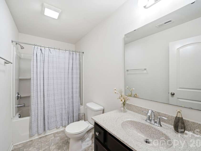 1249 Ettrick Avenue, Rock Hill, SC 29732.  MLS# CAR4378244, YatesRealty ID 34942. Upstairs hallway bathroom