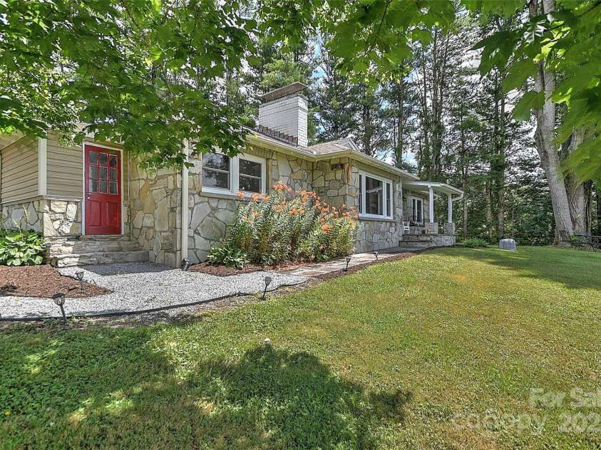 390 Sokassa Road, Newland, NC 28657.  MLS# CAR4287120, YatesRealty ID 34942. 