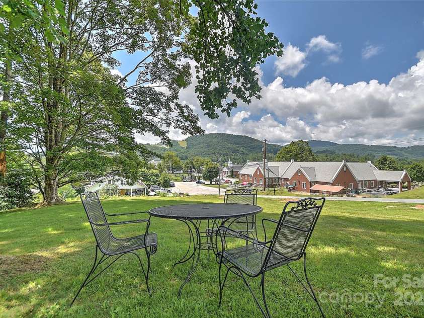 390 Sokassa Road, Newland, NC 28657.  MLS# CAR4287120, YatesRealty ID 34942. 