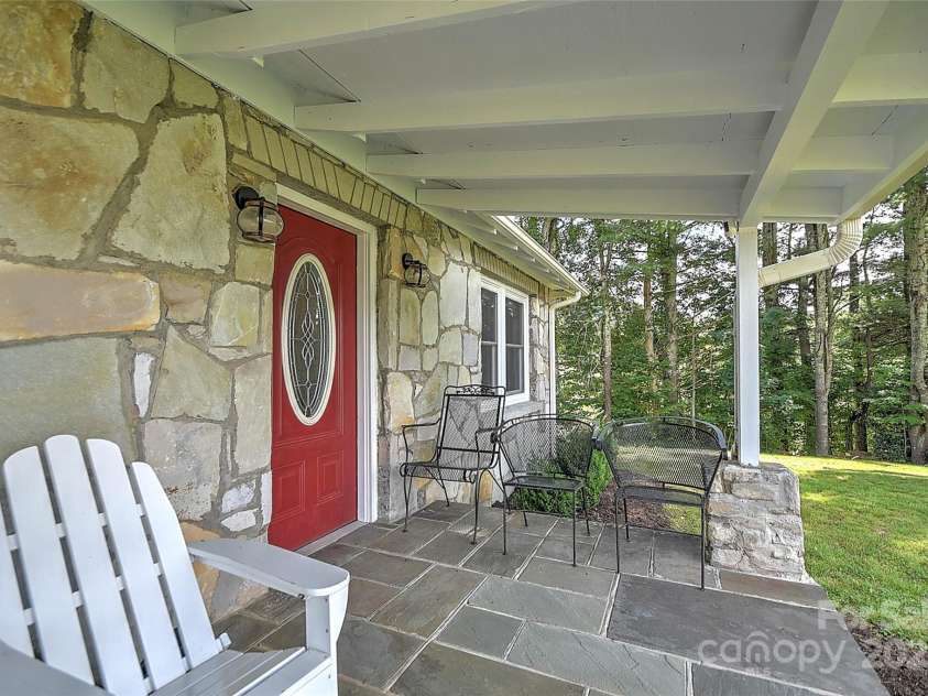 390 Sokassa Road, Newland, NC 28657.  MLS# CAR4287120, YatesRealty ID 34942. 