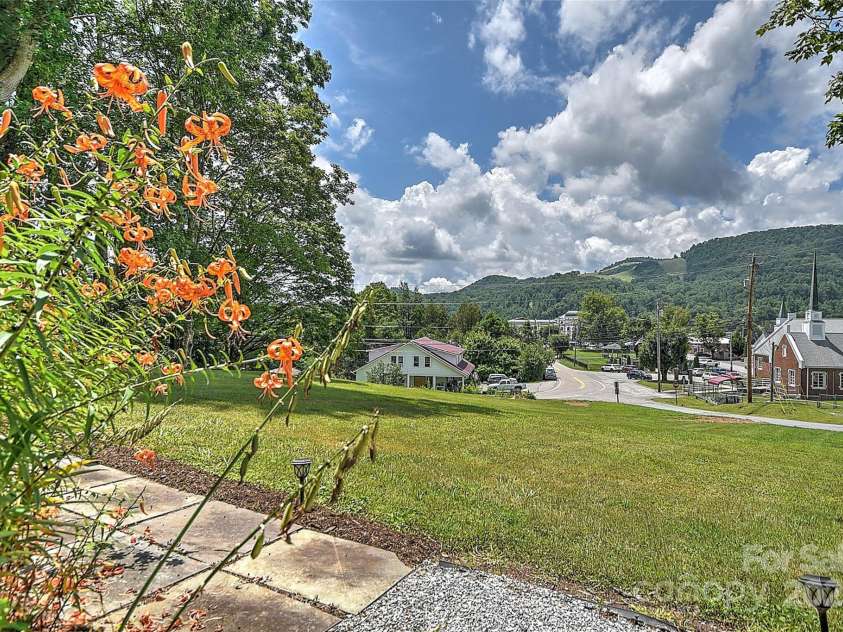 390 Sokassa Road, Newland, NC 28657.  MLS# CAR4287120, YatesRealty ID 34942. 